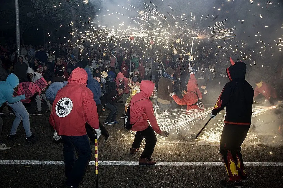 Diables AFR Mollerussa encenen la metxa de la Festa Major