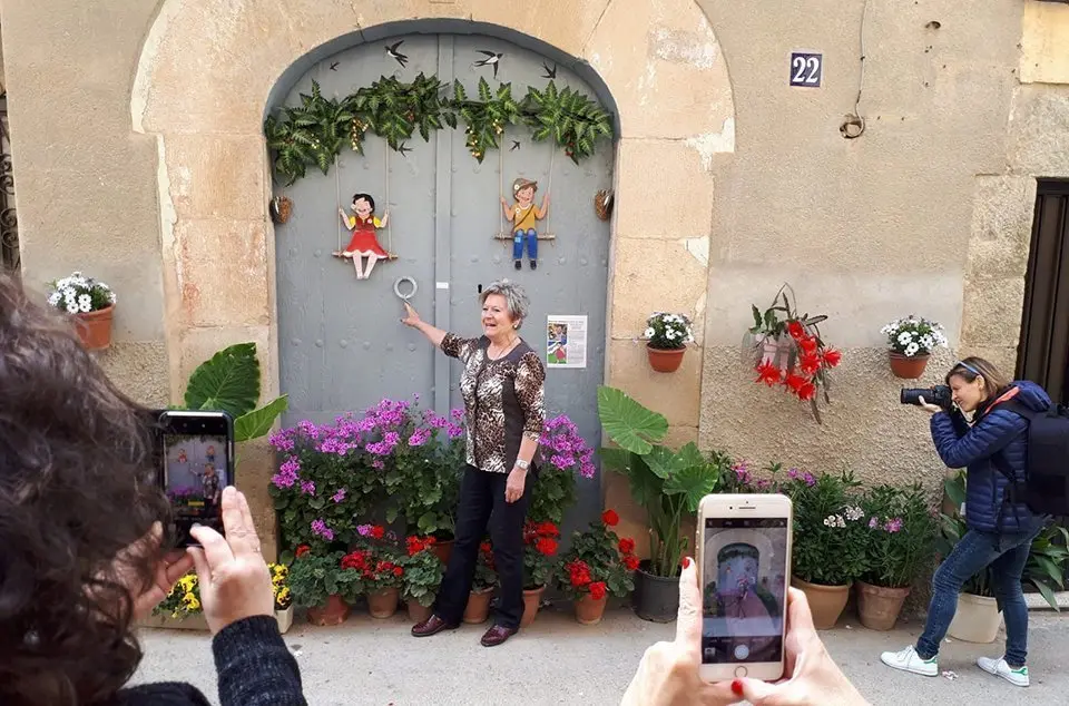 Instagramers surten a la cacera de la instantània a Cervià de les Garrigues