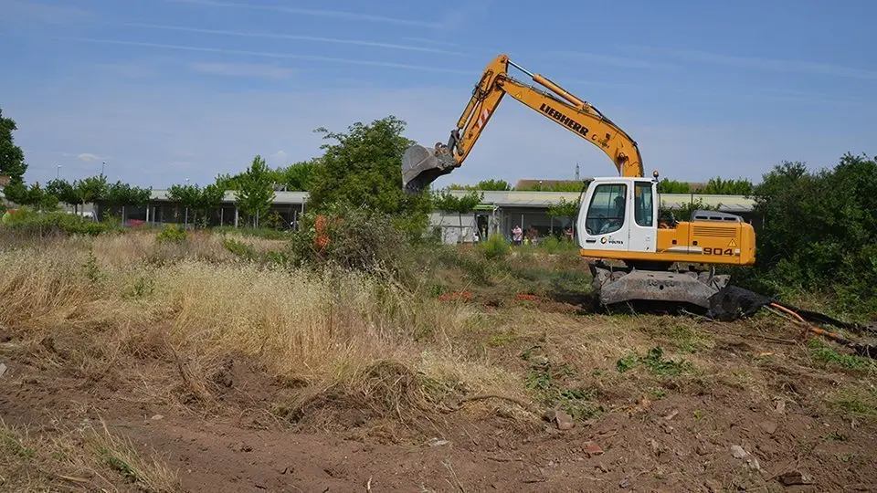 Les màquines inicien el moviment de terres pel nou INS de Mollerussa