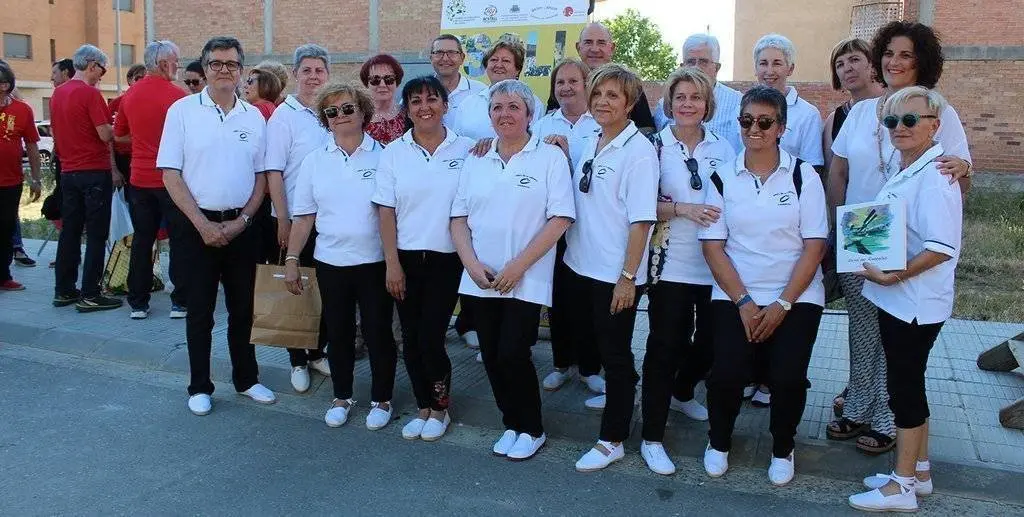 Els Amics de la Sardana d’Almacelles amb les autoritats