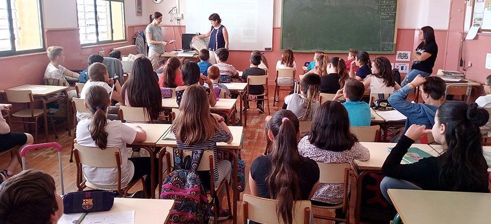 Visita dels tècnics de la Biblioteca a l'escola Joan XXIII de les Borges, alumnes de quart