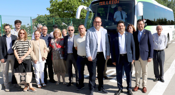 Gavín, amb l&#39;alcalde d&#39;Alpicat i altres membres de la corporació, durant la presentació -
Territori i Sostenibilitat