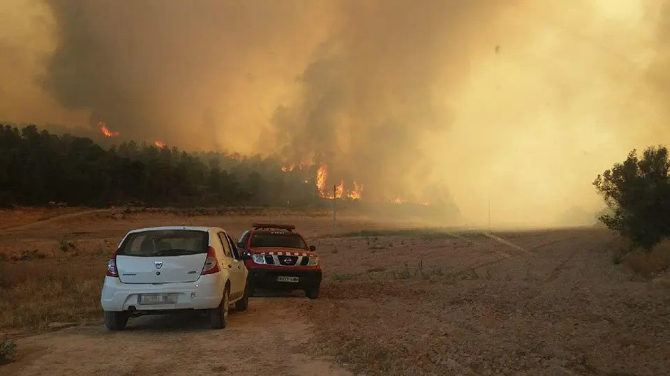 L&#39;incendi que crema a la Ribera d&#39;Ebre podria saltar a les Garrigues i Segrià