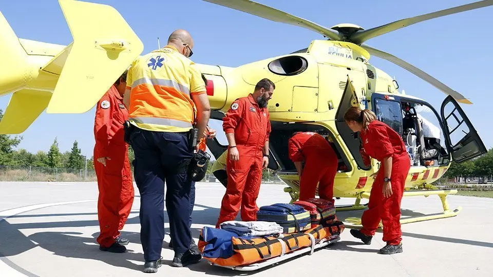 Un helicòpter del SEM, a l&#39;heliport del Parc de Bombers de Lleida