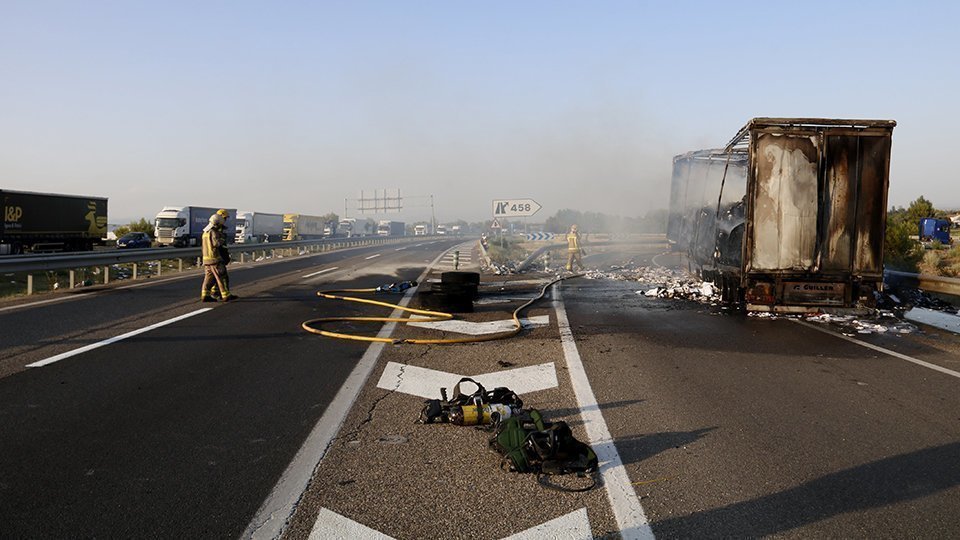 El camió incendiat que va provocar l&#39;accident mortal