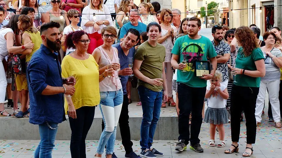 Marc Ribas amb els restauradors del Pla d'Urgell participants en Jocs de Cartes