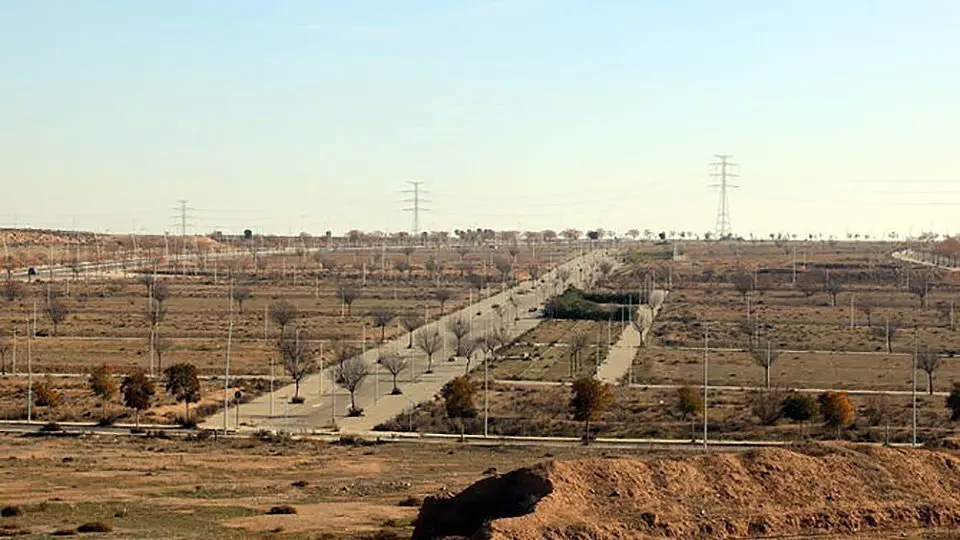 Terrenys on es projecta l'àrea comercial a Torre Salses