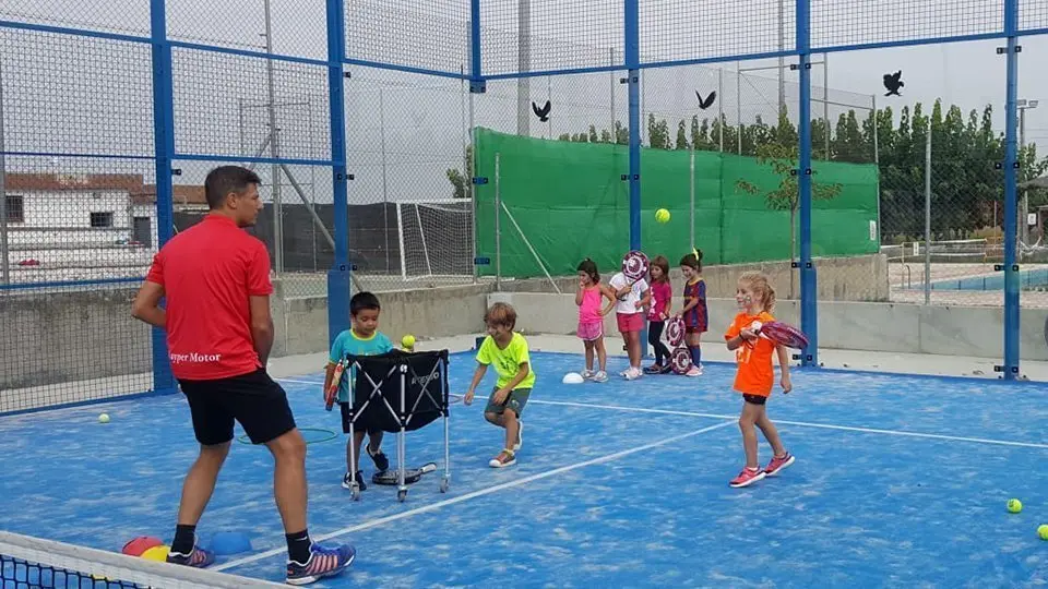 Zona d'esports de raqueta, en la Jornada Esportiva de Vilanova de Bellpuig