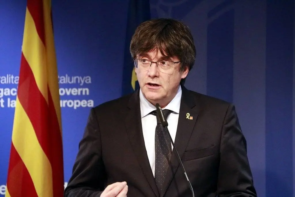 Pla mitjà de l'expresident Carles Puigdemont durant la compareixença a la a la Delegació del Govern davant la UE després de conèixer la sentència del Tribunal Suprem, el 14 d'octubre del 2019. (Horitzontal)