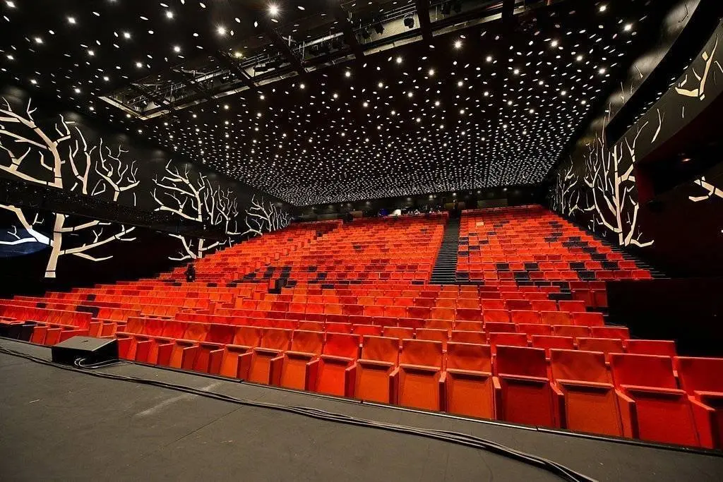 Teatre-de-la-Llotja-interior