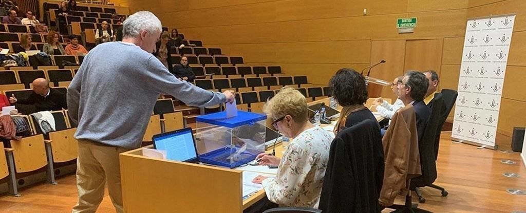Un moment de la votació, durant el Claustre extraordinari de la UdL, celebrat el 17 d'octubre del 2019. (Horitzontal)