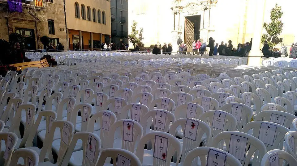 1.062 cadires buides a la plaça Major de Tàrrega