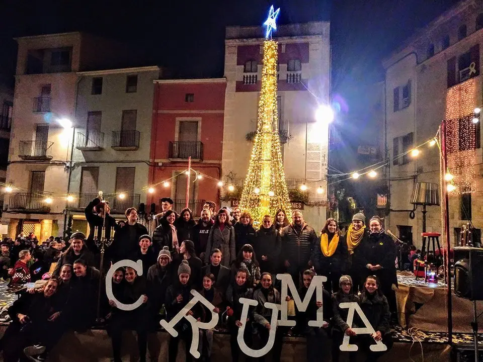 Els participants en l&#39;espectacle inaugural i membres de Foment Tàrrega