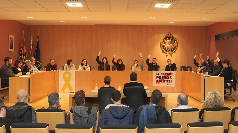 Moment de la votació del nou cartipàs municipal de Tàrrega, en el decurs de la sessió del Ple