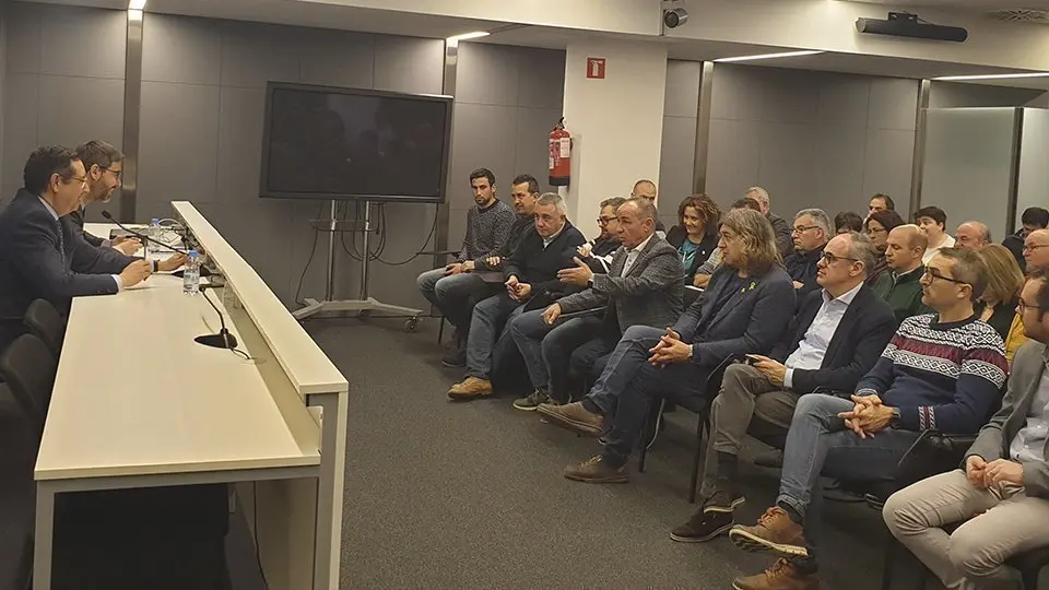 Reunió Delegació Govern i municipis de la fruita dolça2