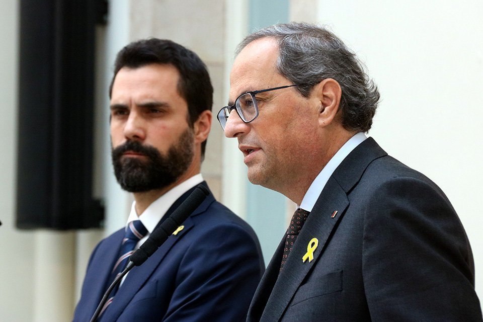 El president de la Generalitat, Quim Torra, i el president del Parlament, Roger Torrent, en la seva compareixença al Parlament, el 2 de novembre del 2018 (horitzontal).