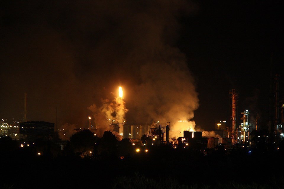 Pla general de l'incendi a la indústria química on hi ha hagut una explosió a la Canonja el 14 de gener del 2020. (Horitzontal)