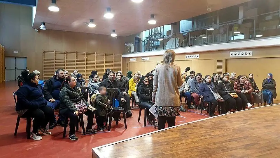 Reunió entre la directora de l&#39;escola Àngel Guimerà de Balaguer i les famílies