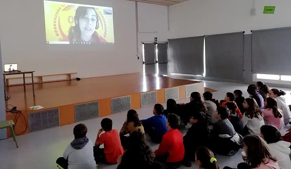 Els alumnes de l'escola Pompeu Fabra parlen amb Open Arms 1