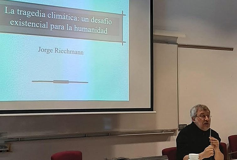 Jorge Riechmann en la xerrada a la Universitat de Lleida