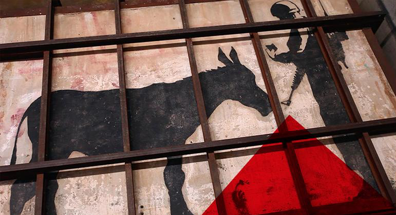 El tros del mur amb l'obra de Banksy - CaixaForum Lleida