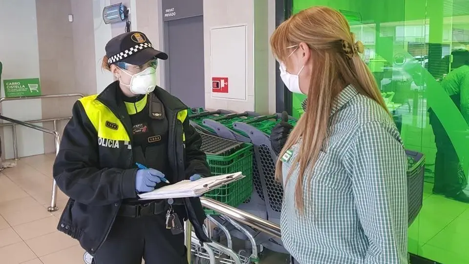 Control de la Policia Local de Mollerussa als comerços