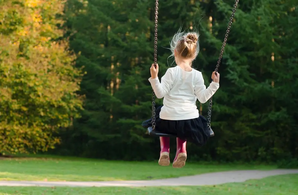 girl-on-swing-free-license-cc0-1