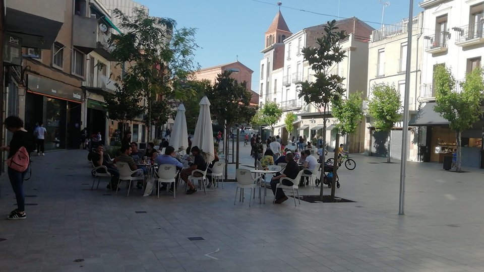 Imatge de les terrasses a la plaça Manuel Bertrand de Mollerussa