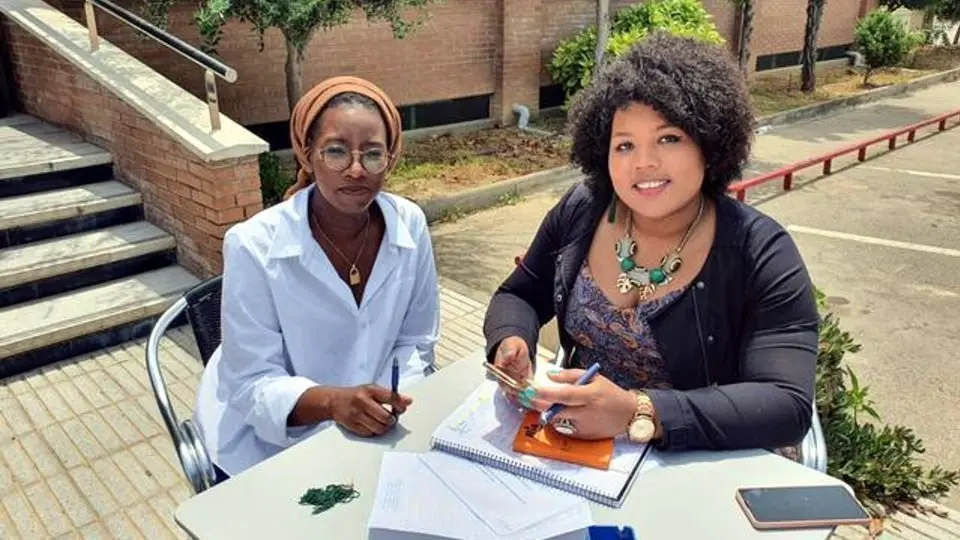 Pla obert de la futura regidora de Persones, Comunitat i Agenda 2030 de Lleida, Mariama Sall, i l'activista Nogay Ndiaye, foto publicada el 14 de juny de 2020. (Horitzontal)