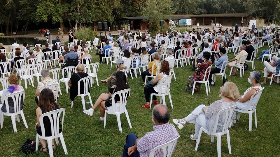 Pla general de l'acte d'homenatge a les persones que han mort durant la pandèmia del coronavirus a Lleida, el 27 de juny de 2020. (Horitzontal)