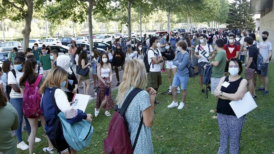 Estudiants en el Campus de Cappont per fer els exàmens de selectivita