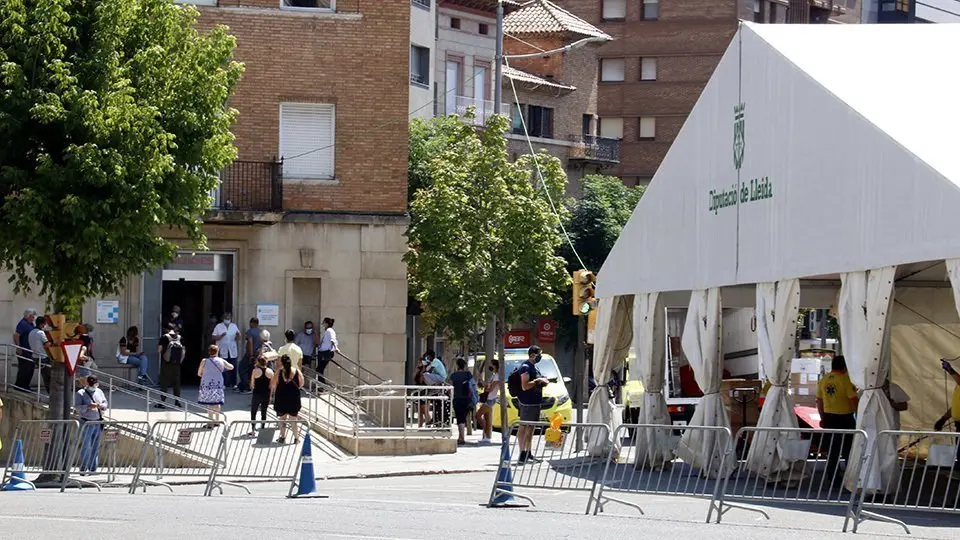 La carpa instal·lada al costat del CUAP Prat de la Riba de Lleida