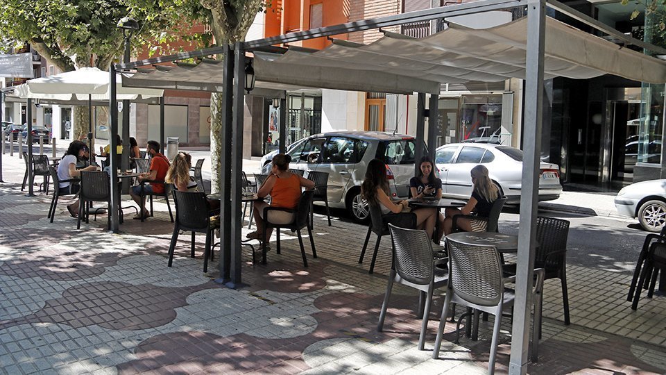 Una terrassa d&#39;un bar al passeig de l&#39;Estació de Balaguer