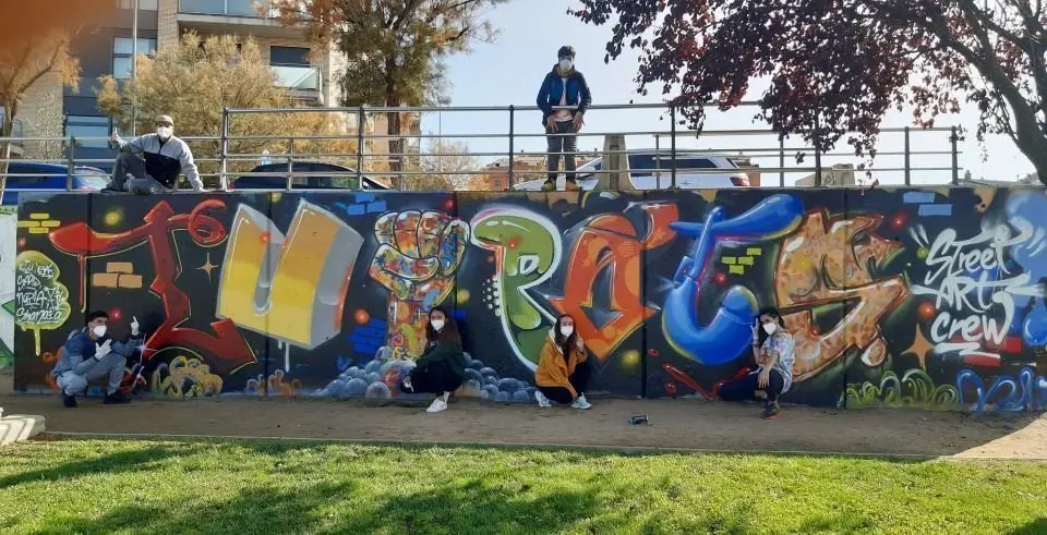 El mural artístic dirigit per l&#39;artista local David Artal a la Bordeta -  Ajuntament de Lleida