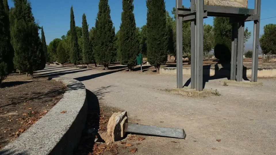 Lluminàries arrencades al Parc de Sant Eloi de Tàrrega