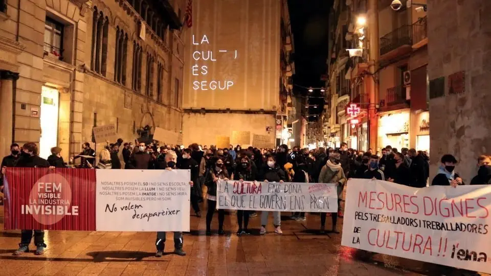 salvador miret Pla obert de la concentració del sector cultural de Lleida a la plaça Paeria per rebutjar les darreres restriccions i per defensar que &#34;la cultura és segura&#34;, el 3 de novembre del 2020. (Horitzontal)