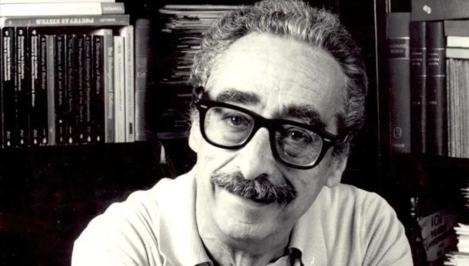 ICULT  Manuel de Pedrolo FOTO  Fundacio Pedrolo  EN  LA  IMAGEN  DESPACHO  CALVET  1985