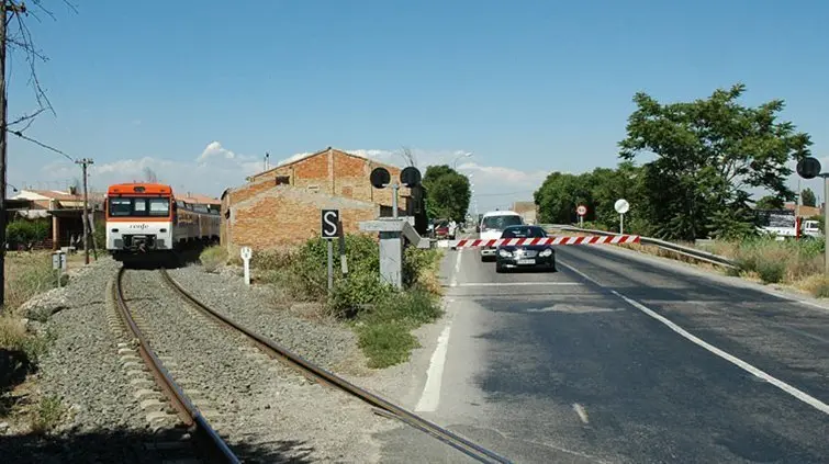 Pas a nivell en la carretera C-13 a Téremens @Trenscat