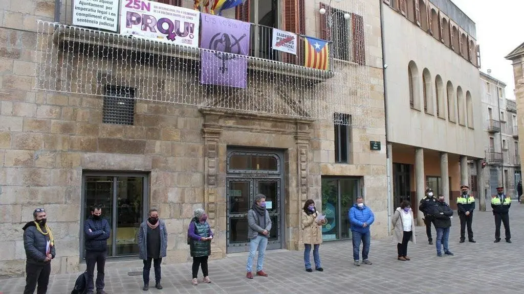 Lectura del Manifest davant la Casa Consistorial de Tàrrega -  Ajuntament de Tàrrega