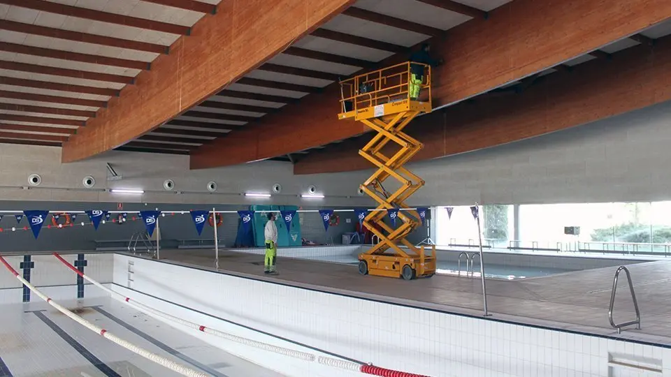 Els treballs de rehabilitació de la piscina coberta de Tàrrega @Tàrrega