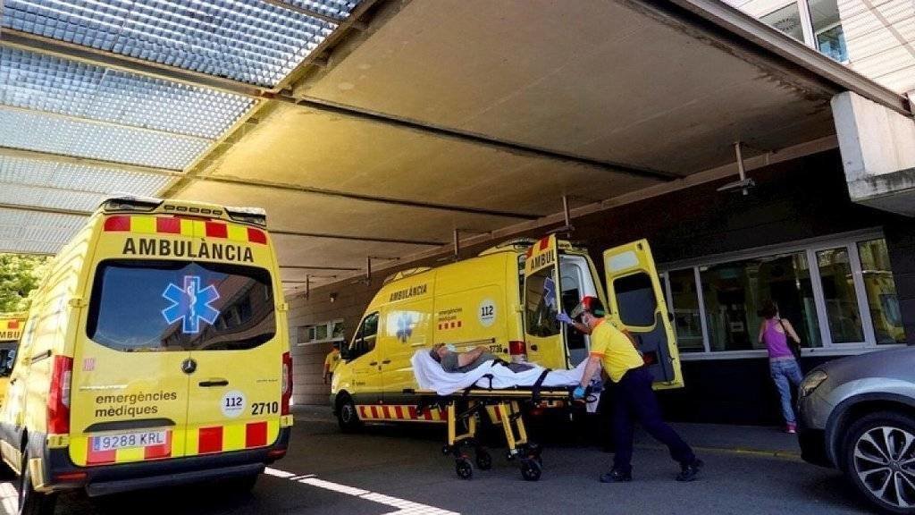 Ambulàncies del SEM a l'hospital l'Arnau de Vilanova @Salut