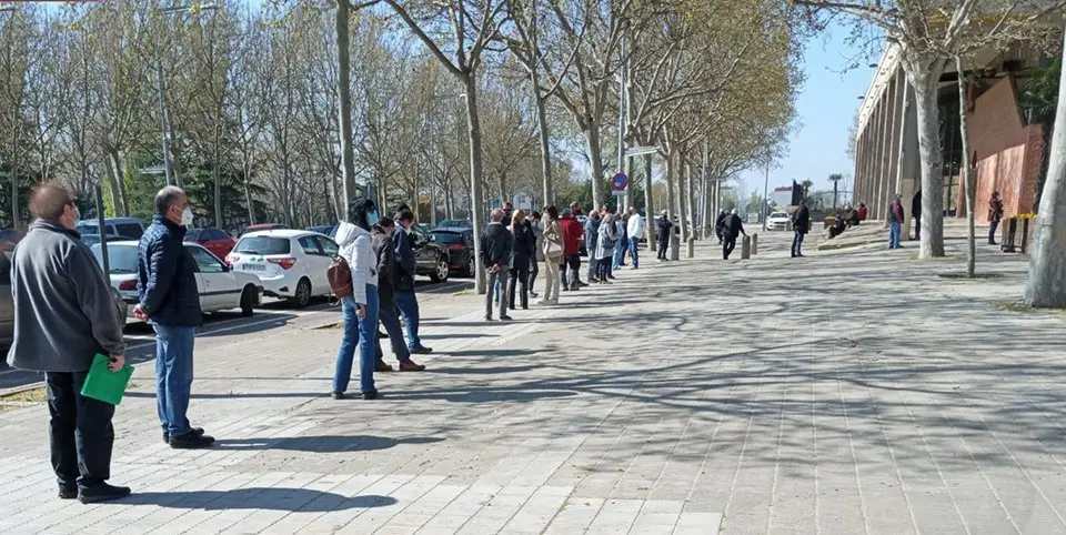 Cues per vacunar al Pavelló 11 de Setembre de Lleida @territoriscat (2)