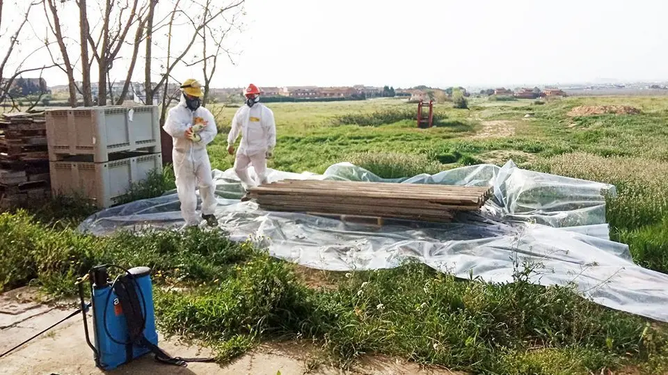 Benavent de Segrià retira d'unes plaques de fibrociment  @AjBenavent