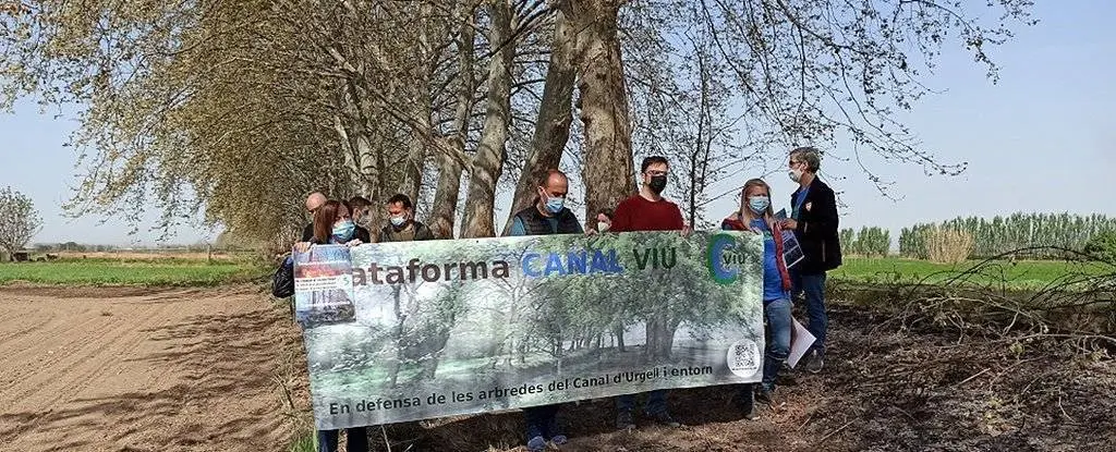 Caminada en fefnsa de les banquetes dels Canals @C analViu