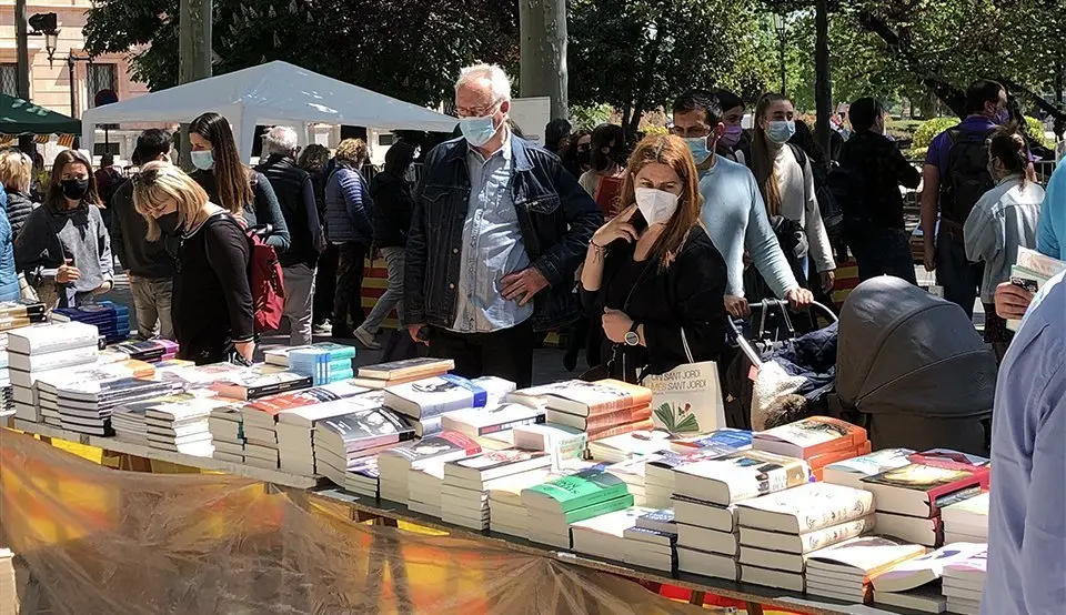 Diada de Sant Jordi a Lleida ©Imatge arxiu