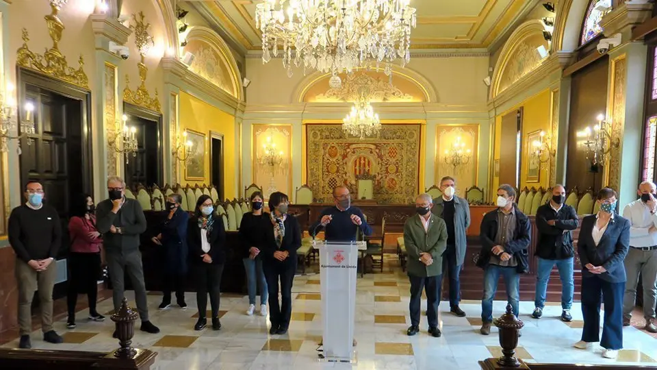 Representants econòmics, polítics i socials lleidatans en una roda de premsa a la Paeria @Paeria