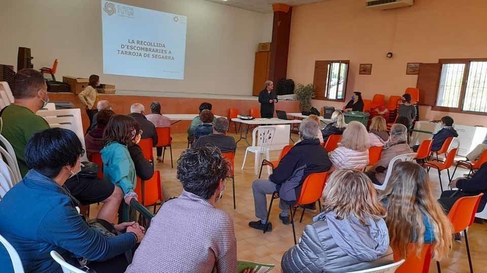 Els veïns i veïnes de Tarroja participen en la xerra dels tècnics de mediambient @CCSegarra