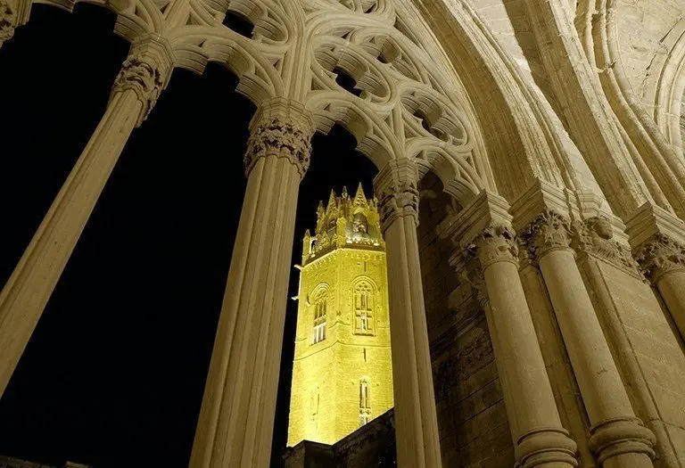 El campanar de la Seu Vella des del claustre - Foto: Consorci del Turó de la Seu Vella