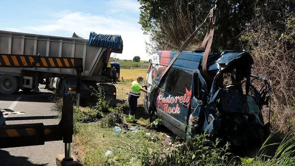 La furgoneta en què viatjava la víctima de l'accident a Corbins @SalvadorMiret