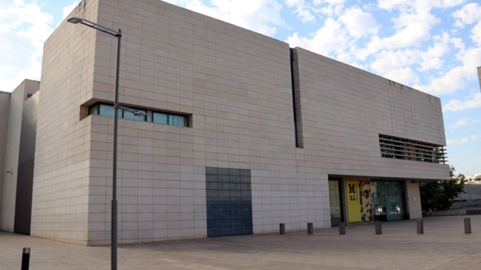La plaça del Museu de Lleida, nou escenari del cicle de cinema a la fresca.